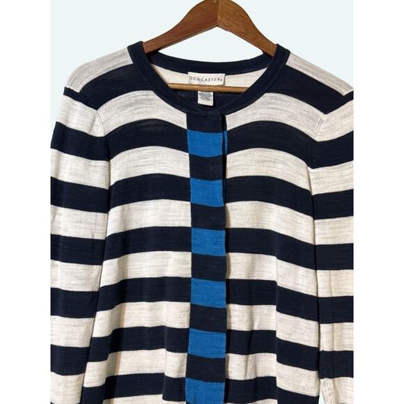 Doncaster Large Hidden Snap Closure Knit Cardigan Cotton Blend White Blue Stripe - Picture 4 of 8